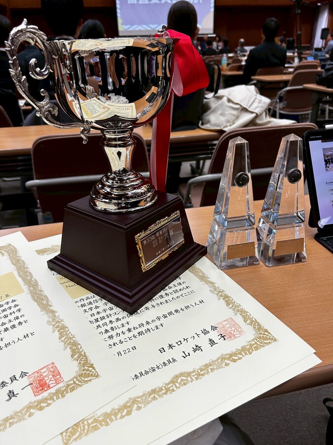 恭賀 劉姸秀、池昭賢、陳喻歆、陳昱翔、蘇子敬、林芷伃、劉艾琳、李品昀（指導老師：陳偉良教授、梁育瑞教授）參加日本第33屆衛星設計競賽，榮獲多項大獎!!!(另開新視窗/jpg檔)圖片