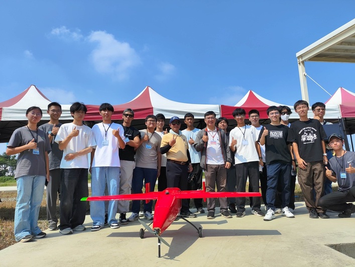 恭賀本系UAV團隊(指導教授：賴盈誌教授)參加"2025台灣無人飛機創意設計競賽"榮獲設計獎第一名、自造獎第二名、創意組第四名!!!圖片